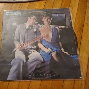 Scorpions Love Drive vintage vinyl album black yellow LP VGUC
